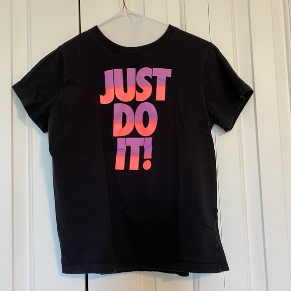 NIKE Youth “Just Do It” T-Shirt, Black, Large - Picture 3 of 6